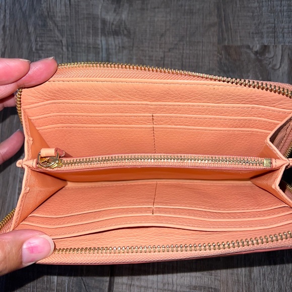 Tory Burch Amanda Zip Around Continental Wallet Salmon, in good used condition - Picture 3 of 7